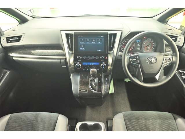 Toyota Alphard 6