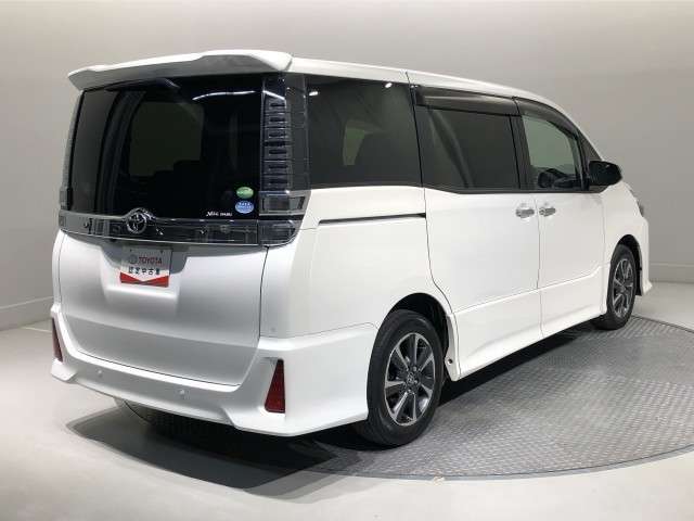 Toyota Voxy 6