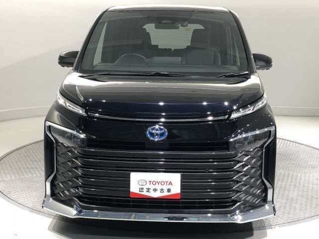 Toyota Voxy 2