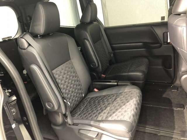 Toyota Voxy 10