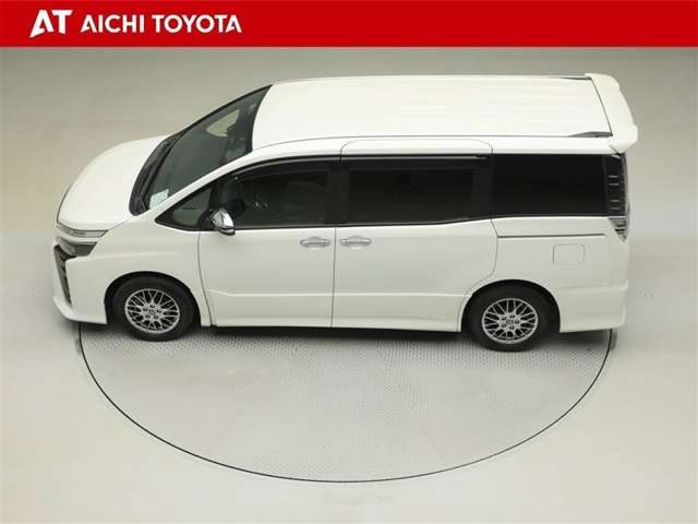 Toyota Voxy 11