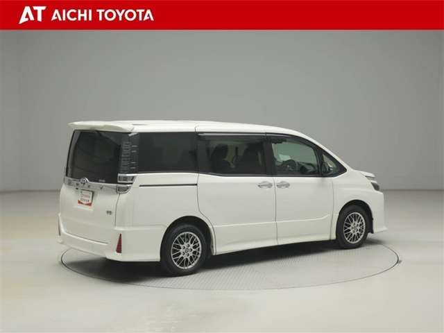 Toyota Voxy 6