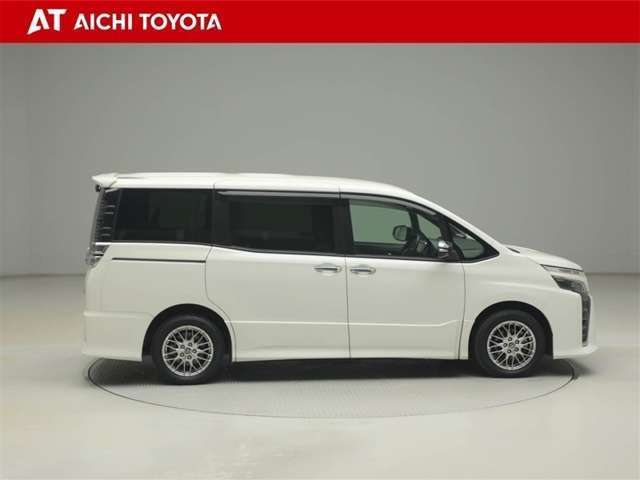 Toyota Voxy 7