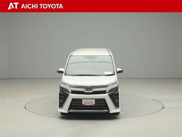 Toyota Voxy 9