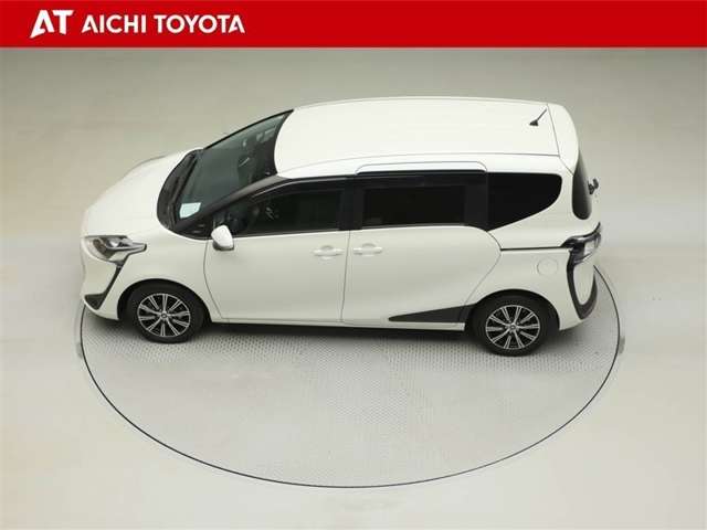Toyota Sienta 11