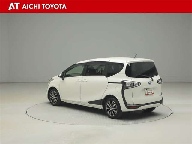 Toyota Sienta 4