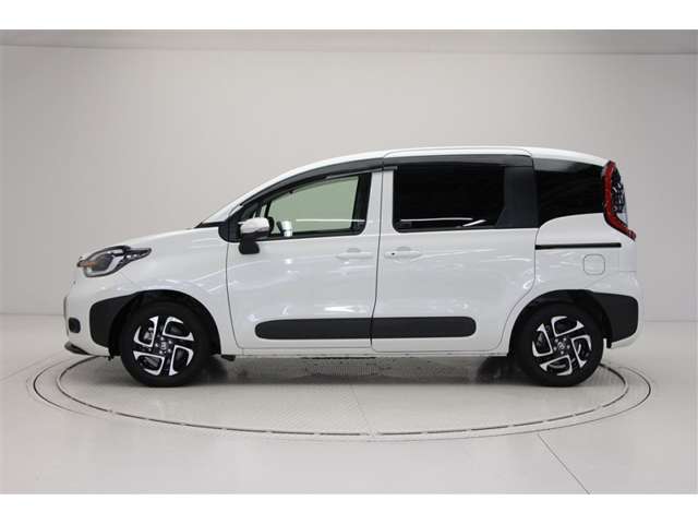 Toyota Sienta 3
