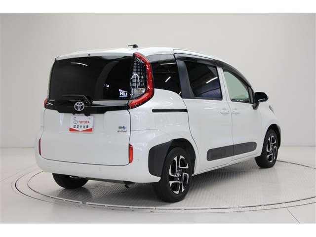 Toyota Sienta 4