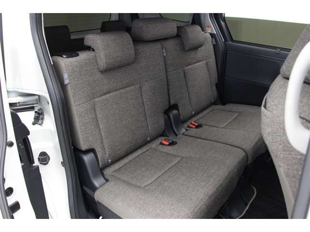 Toyota Sienta 8