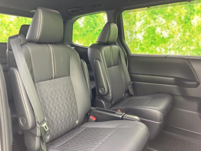Toyota Noah 7