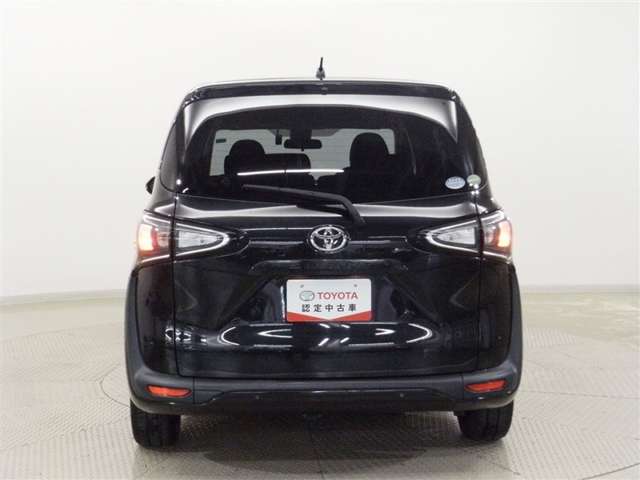 Toyota Sienta 3