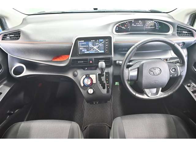 Toyota Sienta 6