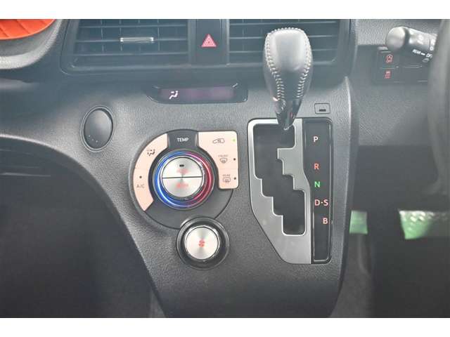 Toyota Sienta 8