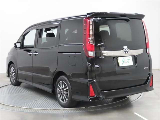 Toyota Noah 5