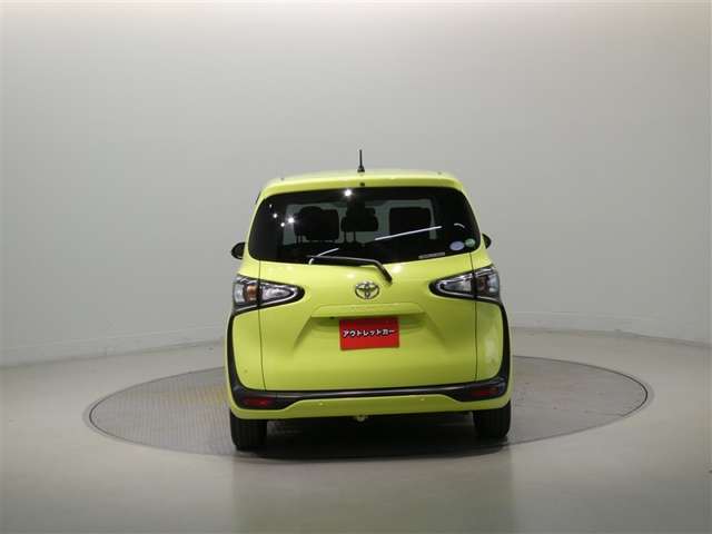 Toyota Sienta 4