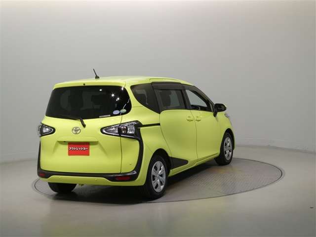 Toyota Sienta 5