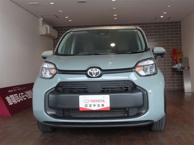 Toyota Sienta 4