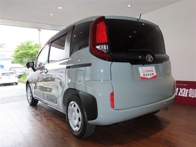 Toyota Sienta 6