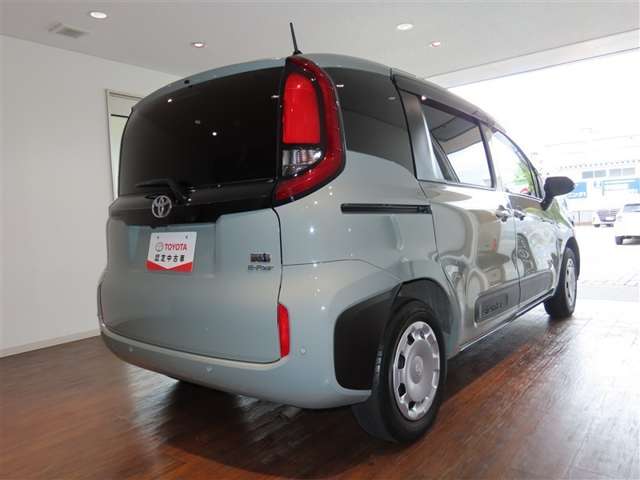 Toyota Sienta 8