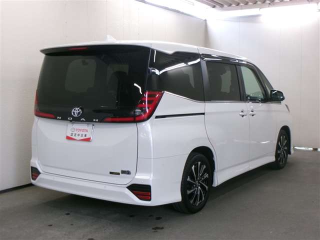 Toyota Noah 4