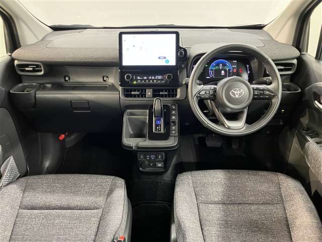 Toyota Sienta 5