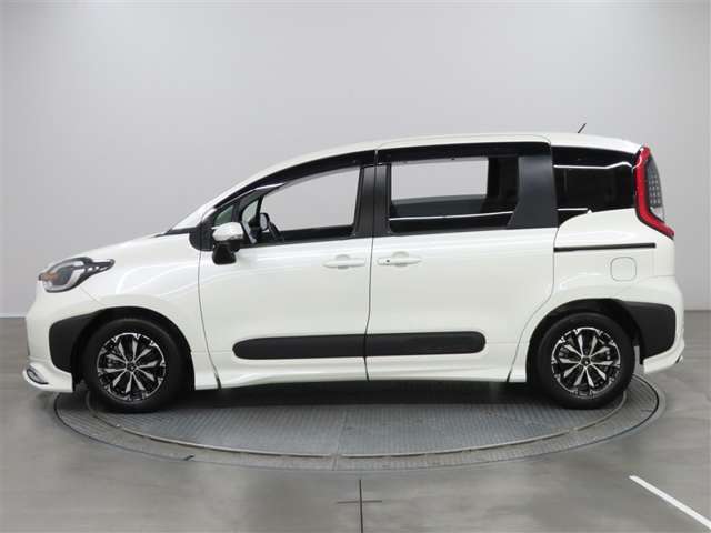 Toyota Sienta 4