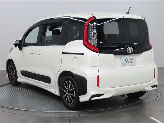 Toyota Sienta 5