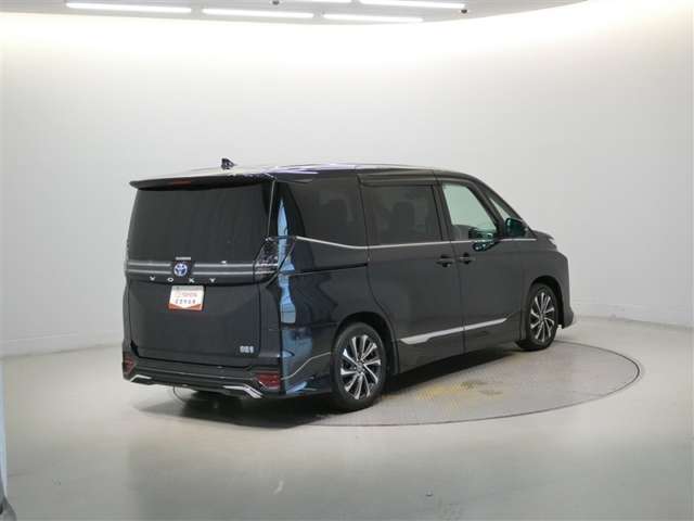 Toyota Voxy 11