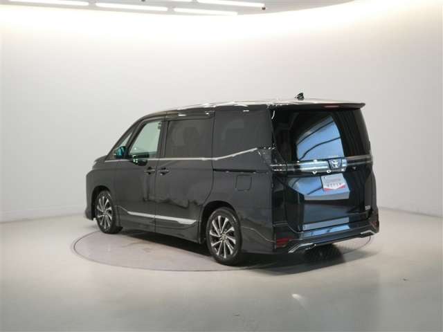Toyota Voxy 9