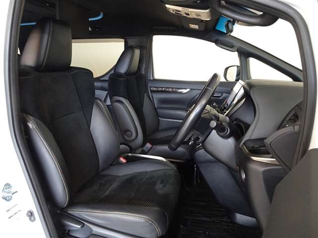 Toyota Alphard 4