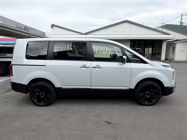 Mitsubishi Delica D:5 3