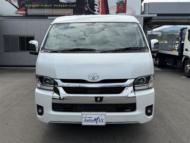 Toyota Hiace 5
