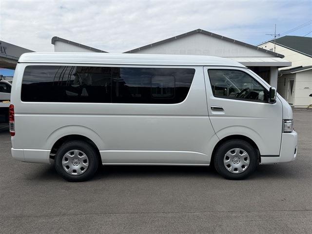 Toyota Hiace 7