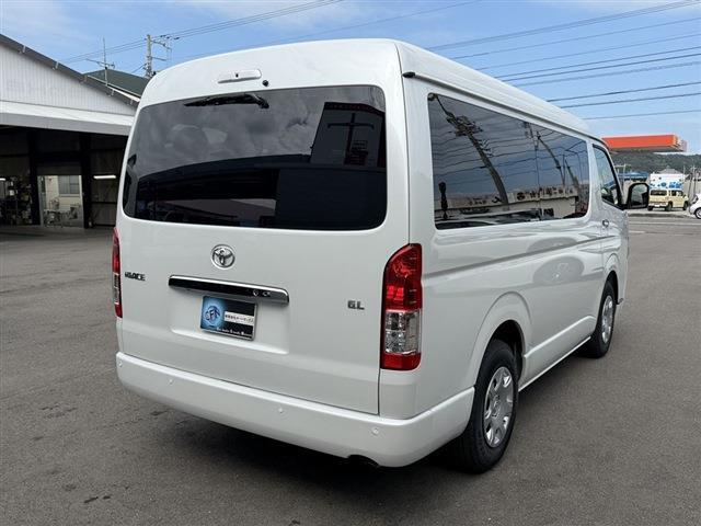 Toyota Hiace 8