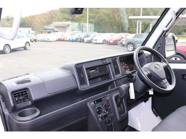 Daihatsu Hijet Cargo 12