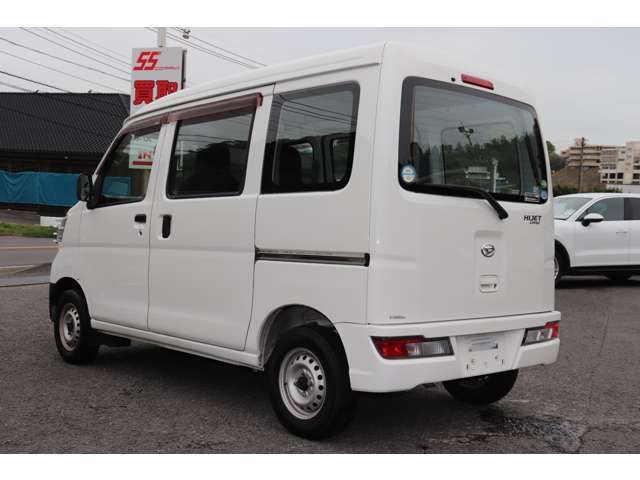 Daihatsu Hijet Cargo 2
