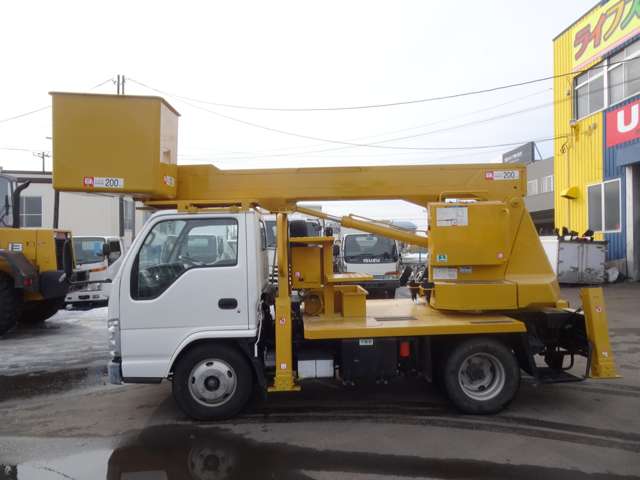 Isuzu Elf 4