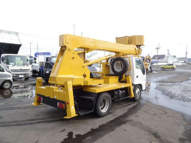 Isuzu Elf 7