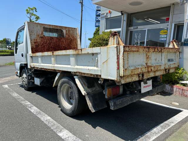 Isuzu Elf 4