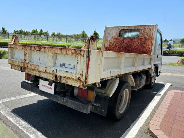 Isuzu Elf 6