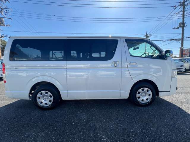 Toyota Hiace Van 13