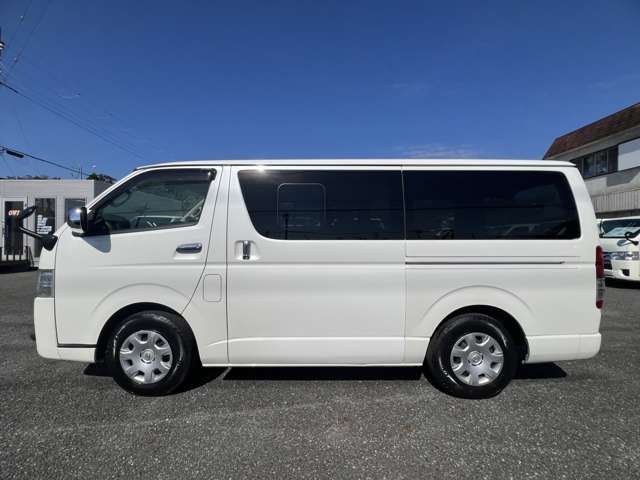 Toyota Hiace Van 9