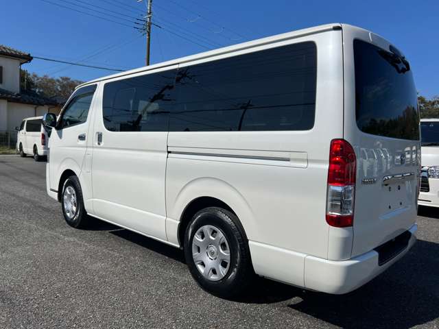 Toyota Hiace Van 10