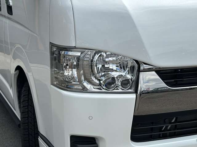 Toyota Hiace Van 3