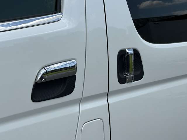 Toyota Hiace Van 9