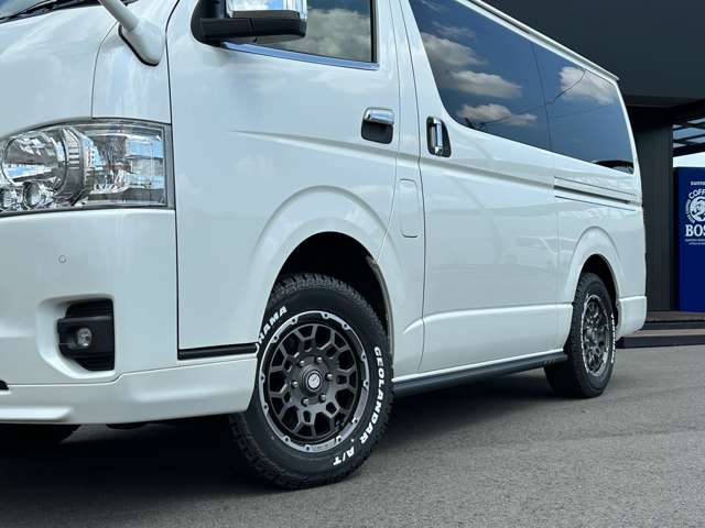 Toyota Hiace Van 10