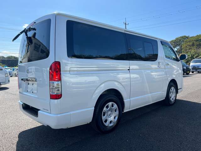 Toyota Hiace Van 11