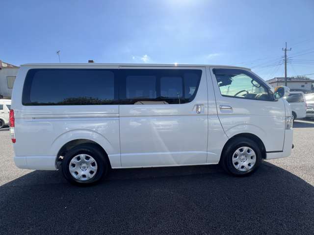 Toyota Hiace Van 12