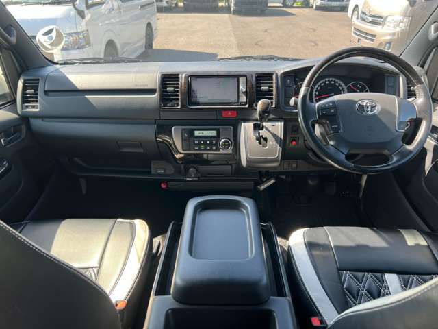 Toyota Hiace Van 2
