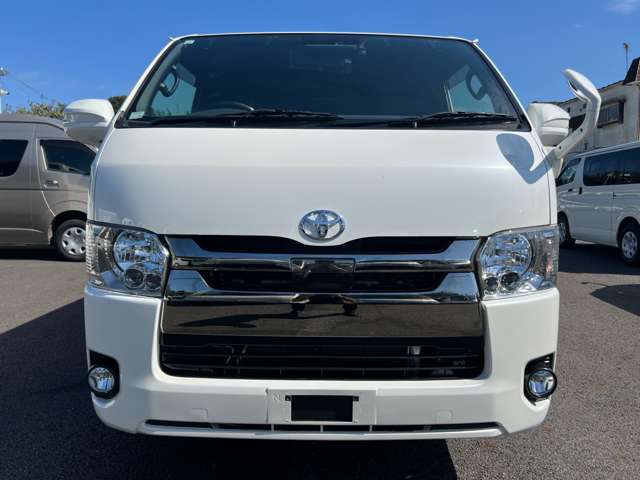 Toyota Hiace Van 6